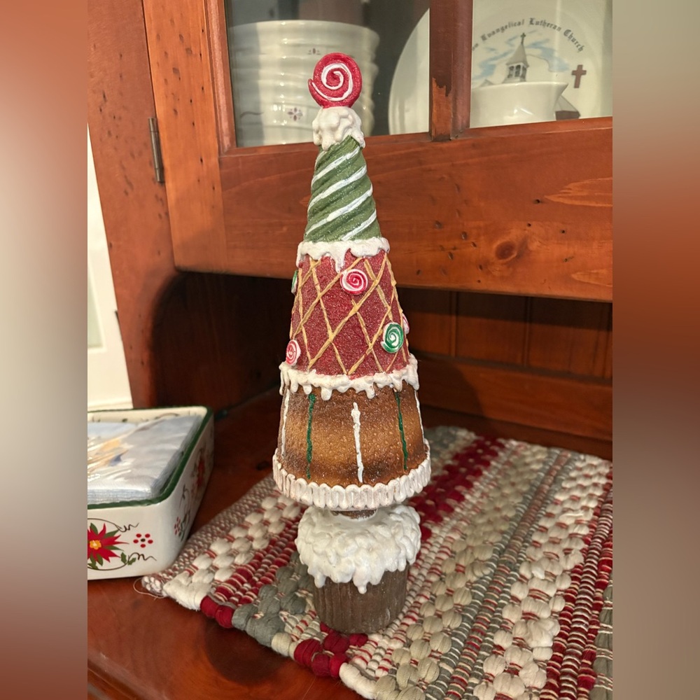 CHRISTMAS TREE Resin 13”